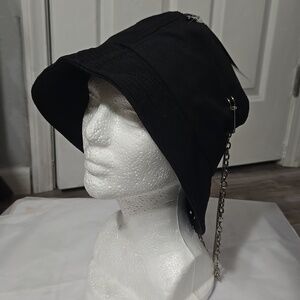 Unisex Black 90’s Bucket Hat Steel Chain Detail NWT